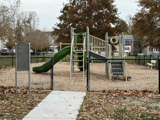 Building Photo - 12914 Woods View St