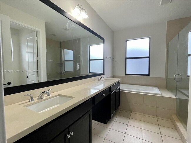Building Photo - 3316 W 98th Pl