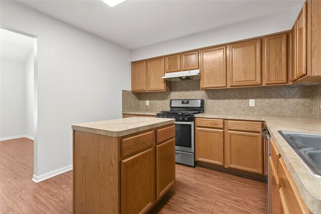 Building Photo - 16928 Scenic Knoll