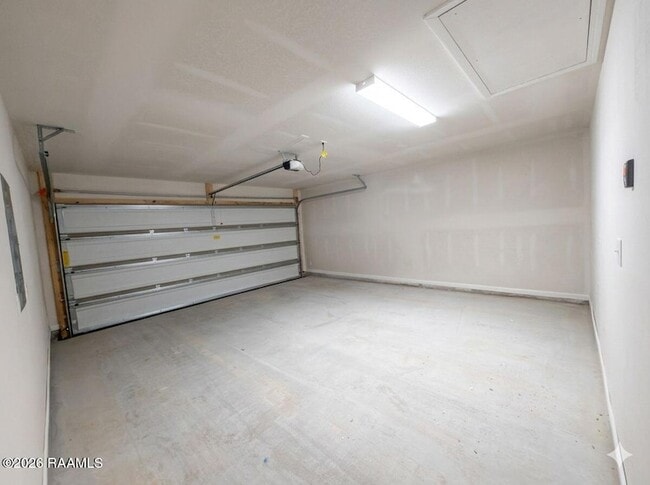 Building Photo - 234 Sidney Oaks Dr