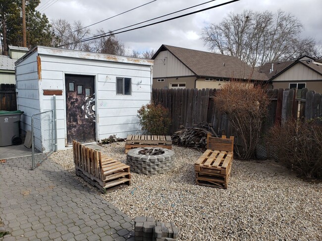 Building Photo - Available NOW - North End 3 bed 2 bath wit...