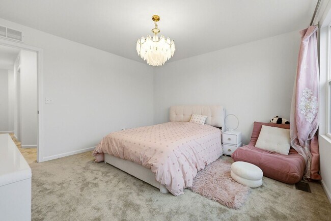 Building Photo - 5920 Hawkweed Dr