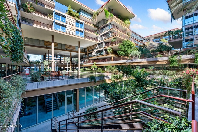 Building Photo - 7167 E Rancho Vista Dr