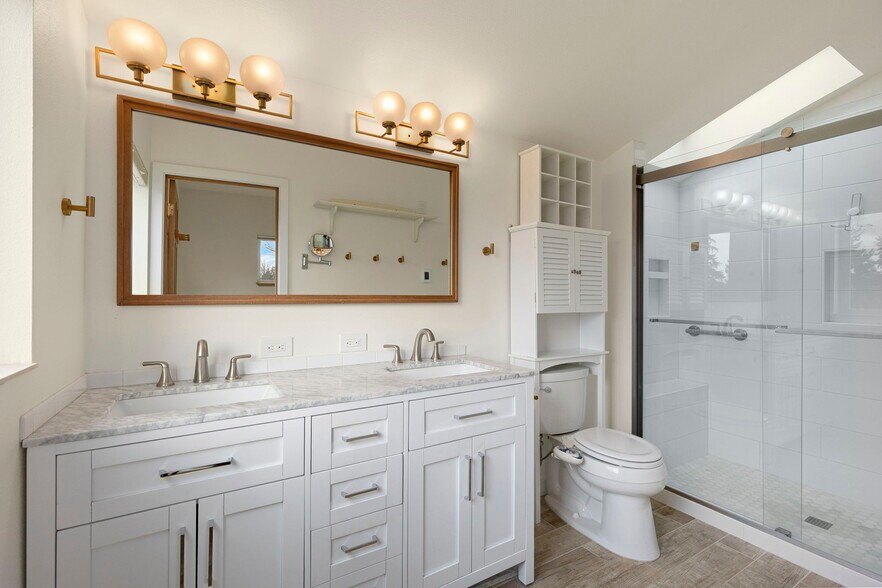 Primary bathroom. - 1123 Cherry Ave NE