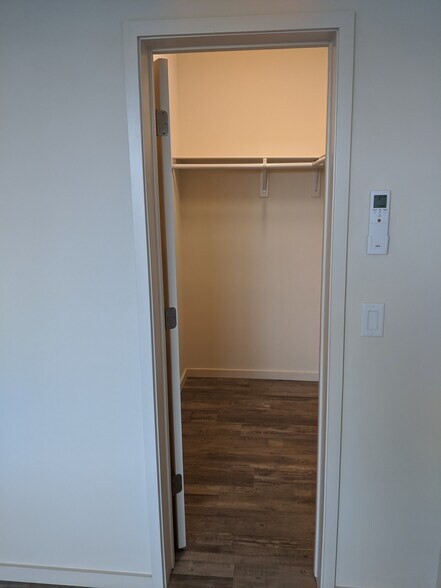 Building Photo - 557 Oppenheimer Dr