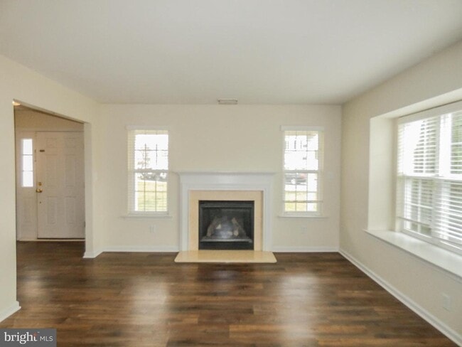 Building Photo - 2105 Lexington Mews