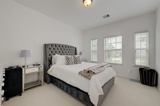 Building Photo - 39 Marino Dr