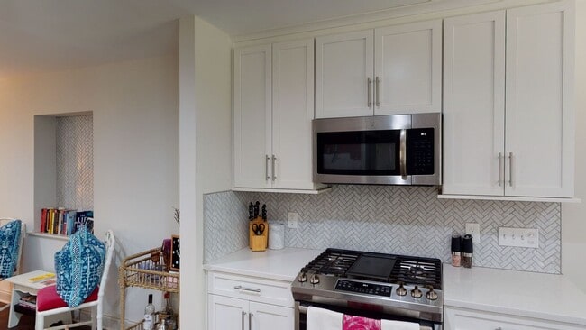 Building Photo - 1329 Mockingbird Ln