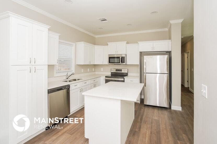 Building Photo - 1701 16th Ave S