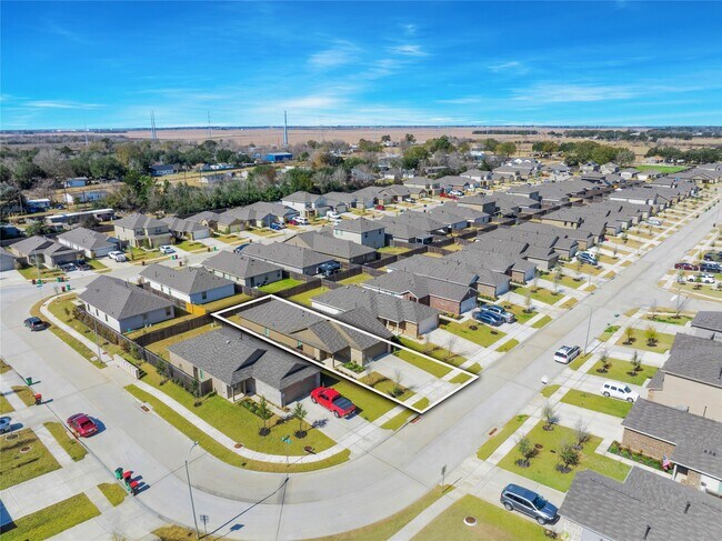 Building Photo - 17715 Grv Hl Dr