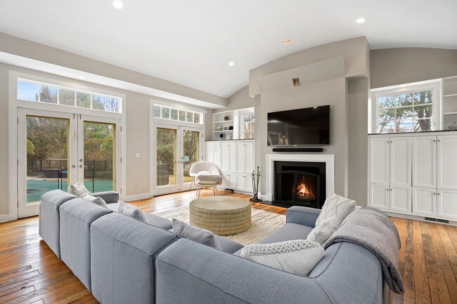 Building Photo - 556 Riversville Rd