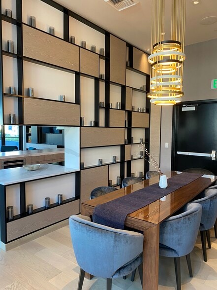 Wine tasting room - 400 S Broadway