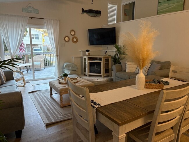 Building Photo - 2 Bedroom 2 Bath (+Bonus Bedoom) in Kill D...