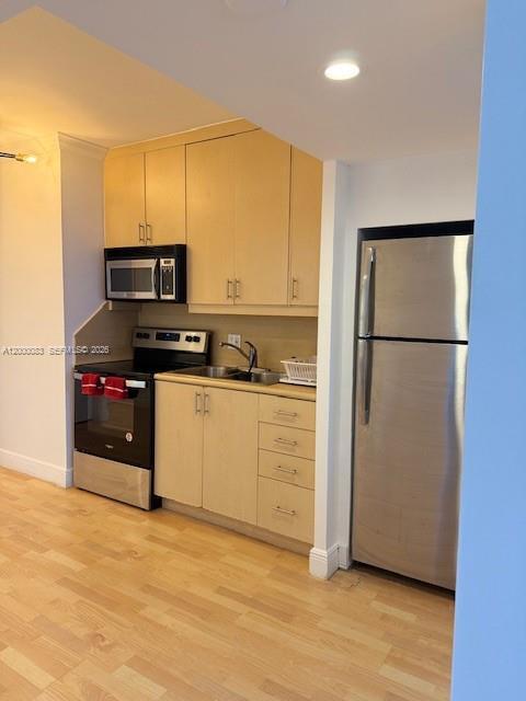 Building Photo - 100 Lincoln Rd