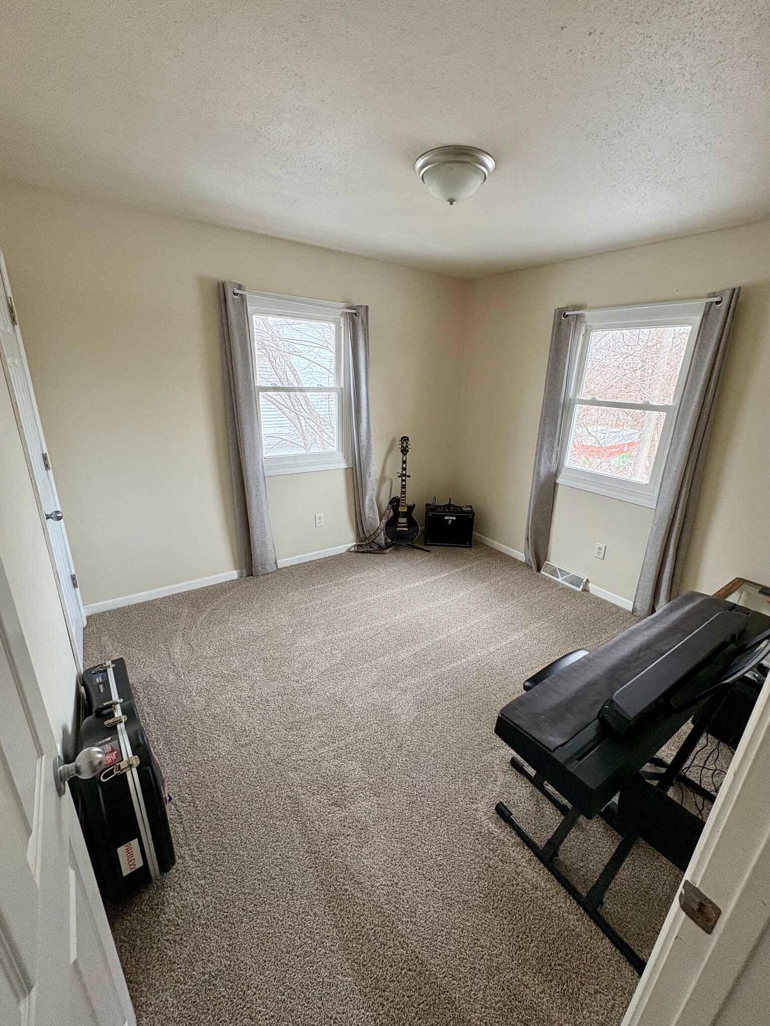 2nd Bedroom - 304 E Bell Ave