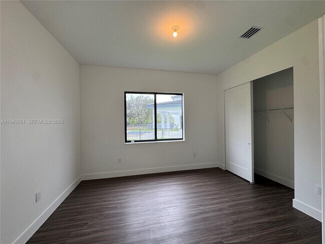 Building Photo - 19749 NE 16th Pl