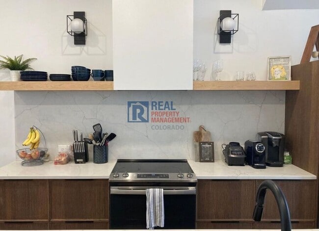 Building Photo - 1266 Newton St