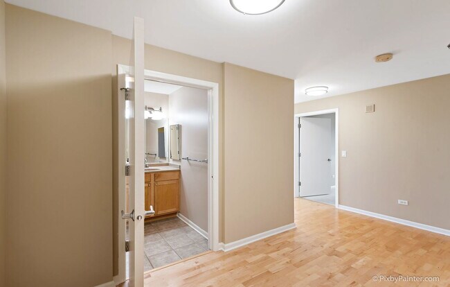 Building Photo - 100 N Hermitage Ave