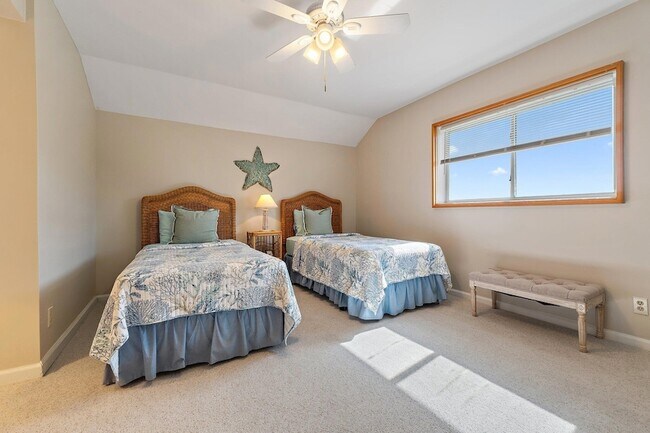 Building Photo - 353 S US Hwy 1