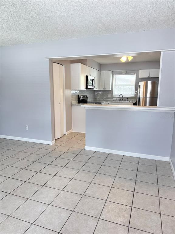 Building Photo - 813 Lake Palms Dr