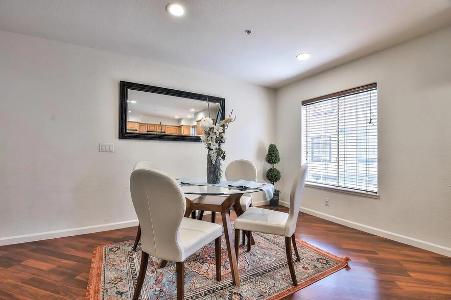 Building Photo - 3271 Shiraz Pl