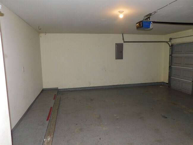 Building Photo - 3334 Pebble Beach Ln
