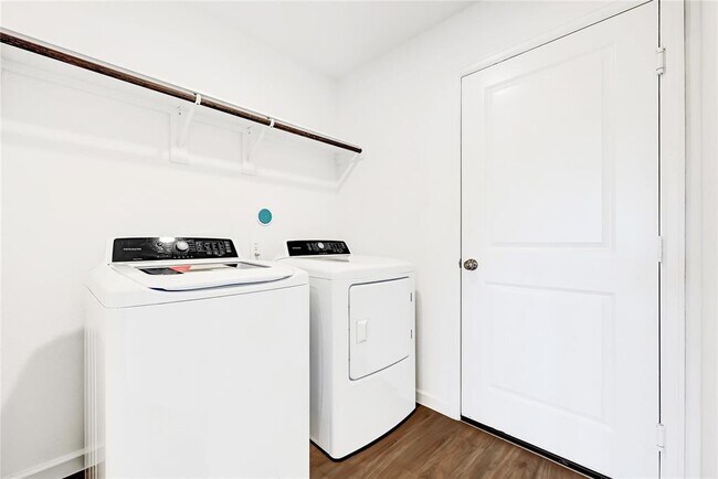 Building Photo - 227 River Grv Ct