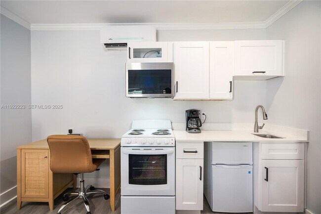 Building Photo - 17784 Front Beach Rd