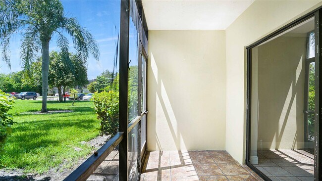 Building Photo - 3111 Oakland Shores Dr