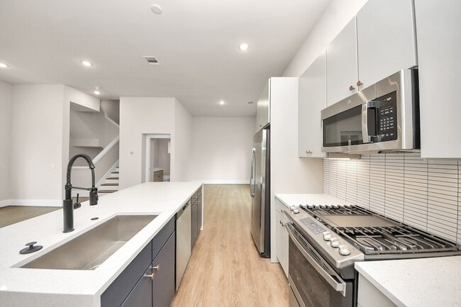 Building Photo - 783 Mansfield St