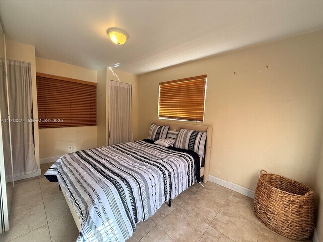 Building Photo - 2435 Wilson St