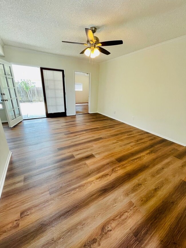 Building Photo - Lomita - Traditional Style - 4 bd / 2 ba H...