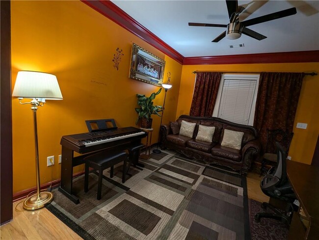 Building Photo - 815 Earlham Dr