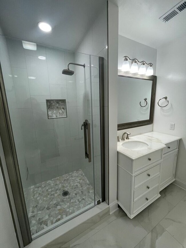 Building Photo - Coming Soon!!! Beautiful newly renovated townhome, Governors Square in Charlotte!