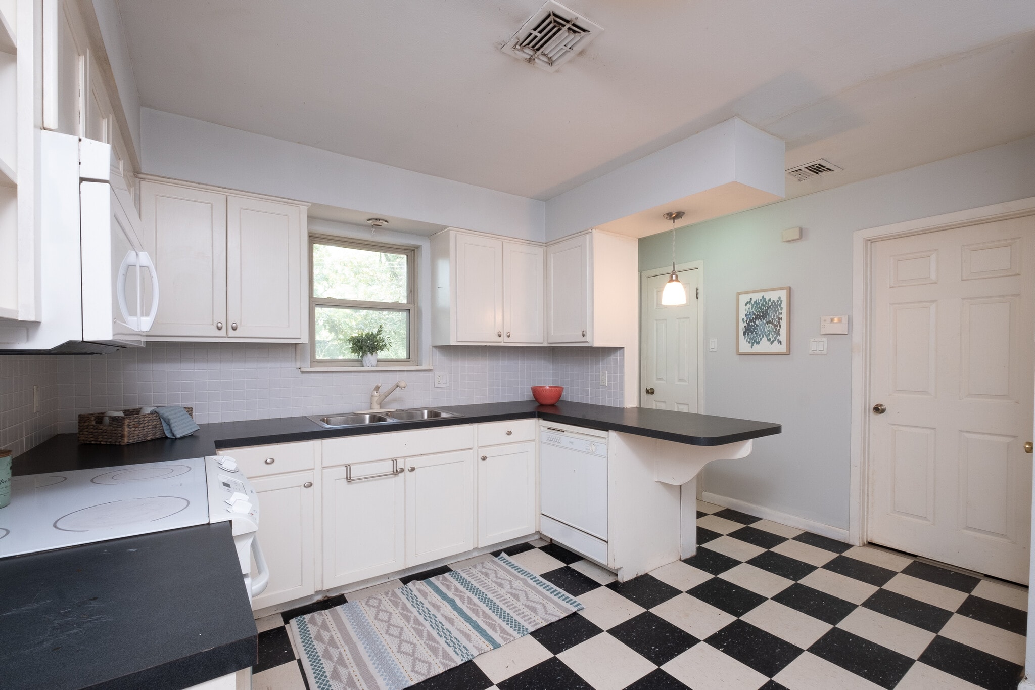 Building Photo - 7403 L St