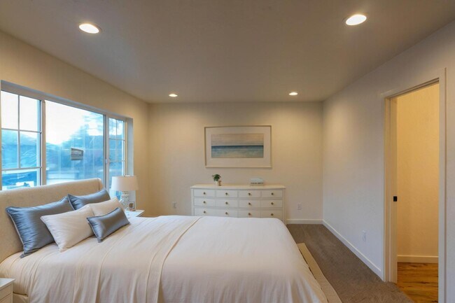 Building Photo - 7979 W 2nd St