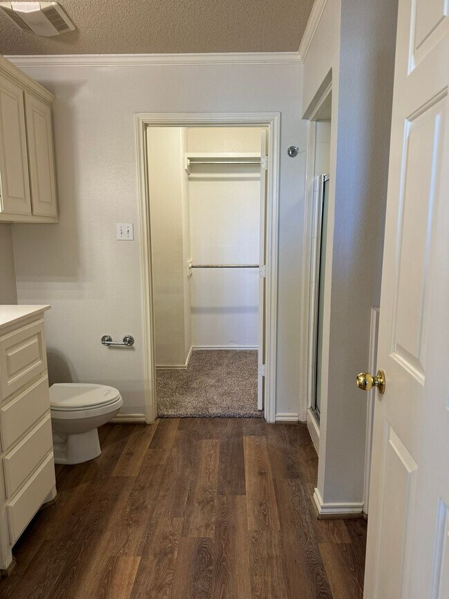 Building Photo - Shadow Hills Delight