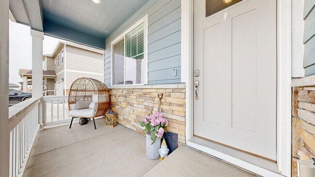 Building Photo - Like New Home W/ 3 Bed, Office, & Loft