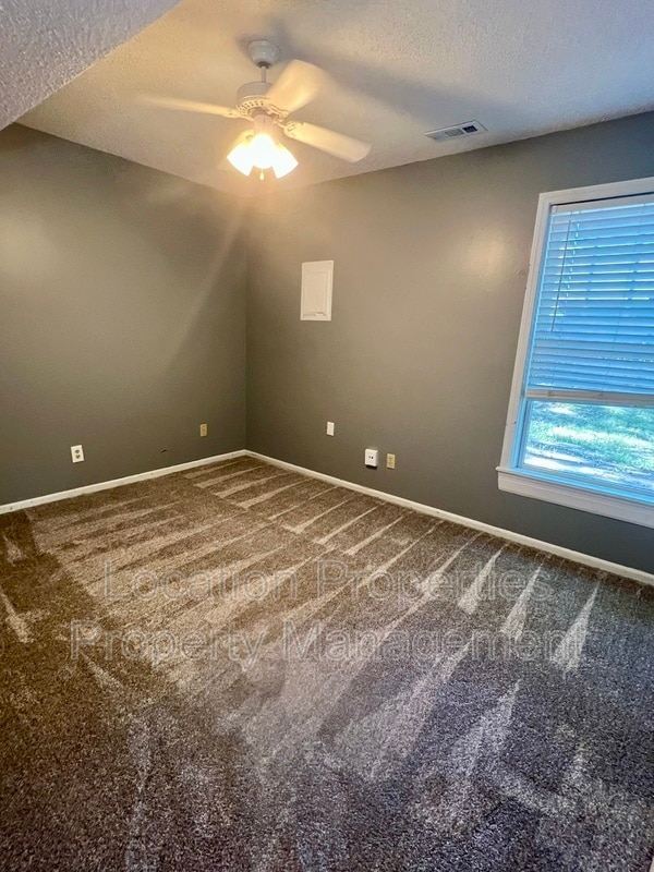 Building Photo - 3800 Stockade Ct