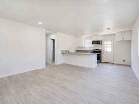 Building Photo - 216 E Belle Ave
