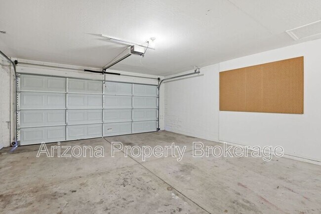 Building Photo - 2325 W Stottler Dr