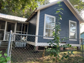 Building Photo - 526 10th Ave