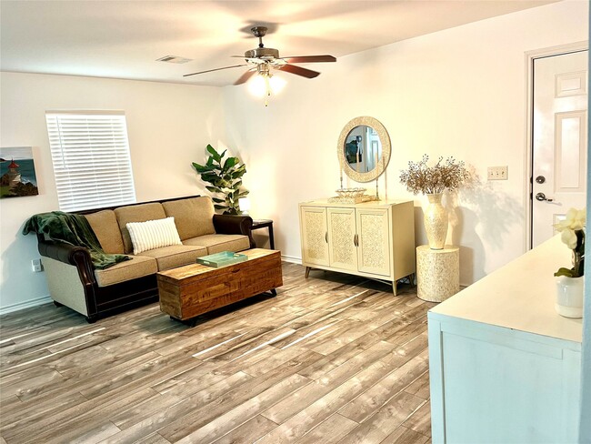 Building Photo - 4810 Pecan Ln