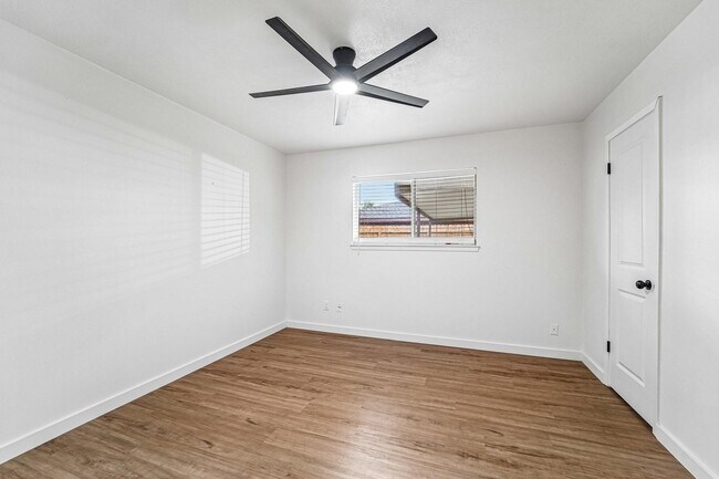 Building Photo - 2801 Coy Dr