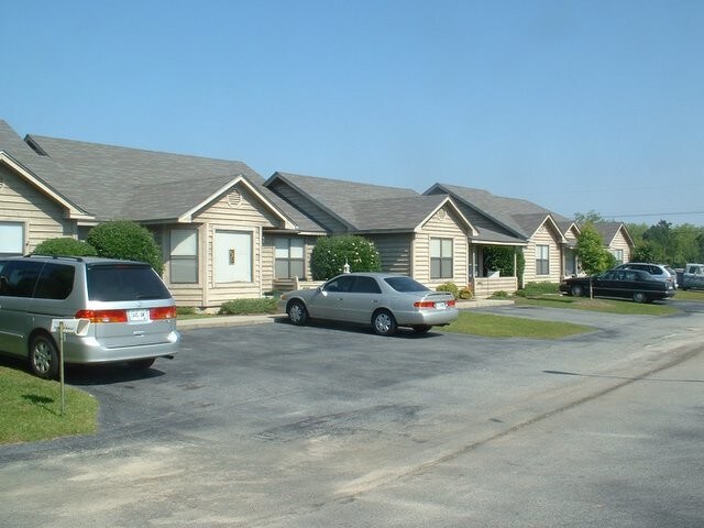 Building Photo - 2884 Rosehill Dr