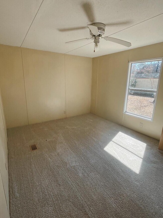 Building Photo - 1035 Haws Run Rd