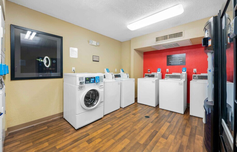 Building Photo - Furnished Studio-Jacksonville - Baymeadows