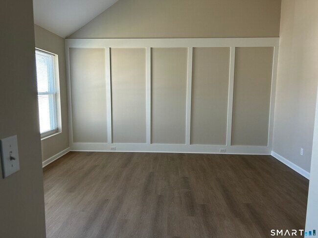 Building Photo - 62 Soundview Ave