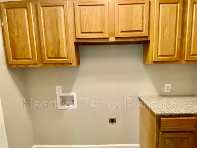 Building Photo - 3600 Maple Ave