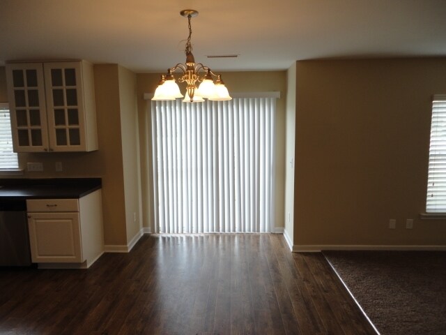 Building Photo - 204 Edgecroft Way